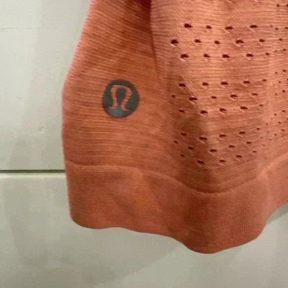 Lululemon Light Coral Seamless Crew Neck
Breeze By Short Sleeve Squad Shirt 8 - Picture 4 of 5
